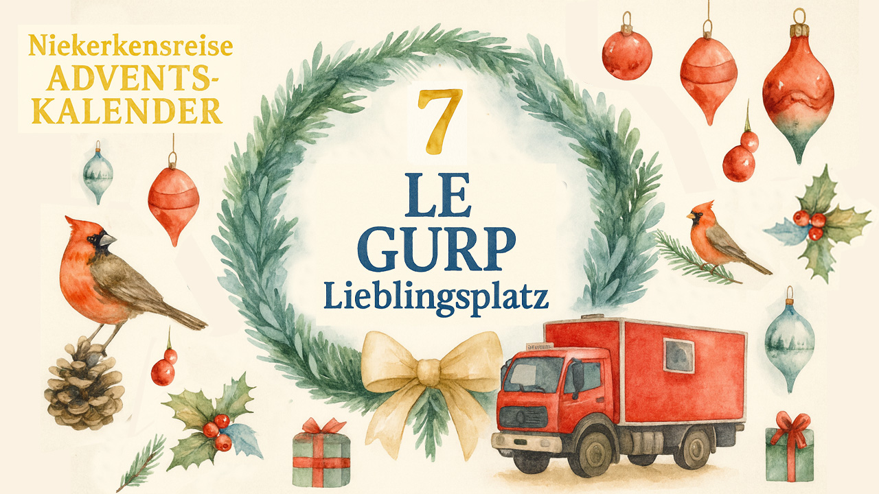 Wohnmobil-Adventskalender-7 Weihnachtliches Aquarellmotiv des Niekerkensreise-Adventskalenders mit Kranz und der Zahl 7, dem Schriftzug ‚Le Gurp - Lieblingsplatz‘, roten Kardinalvögeln, Weihnachtsschmuck, Geschenken und einem roten Wohnmobil.