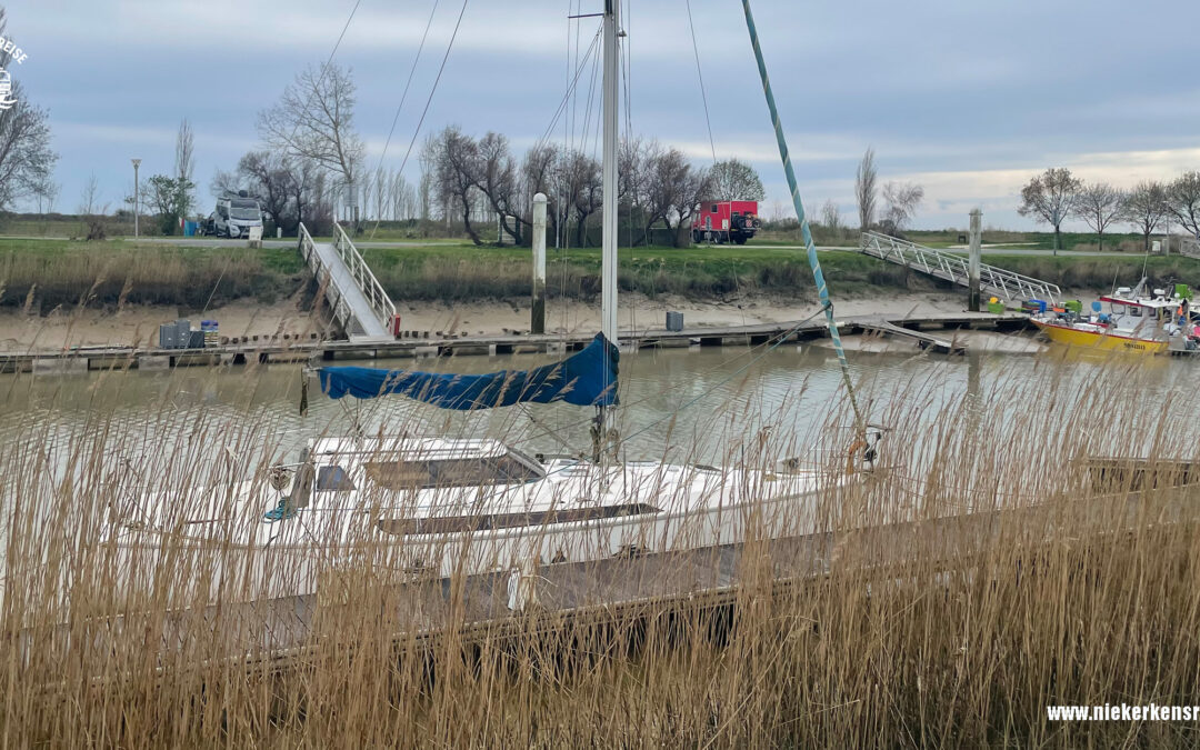 Stellplatz am Hafen – Aire de Camping-Car Mortagne-sur-Gironde 🇫🇷⚓🚒