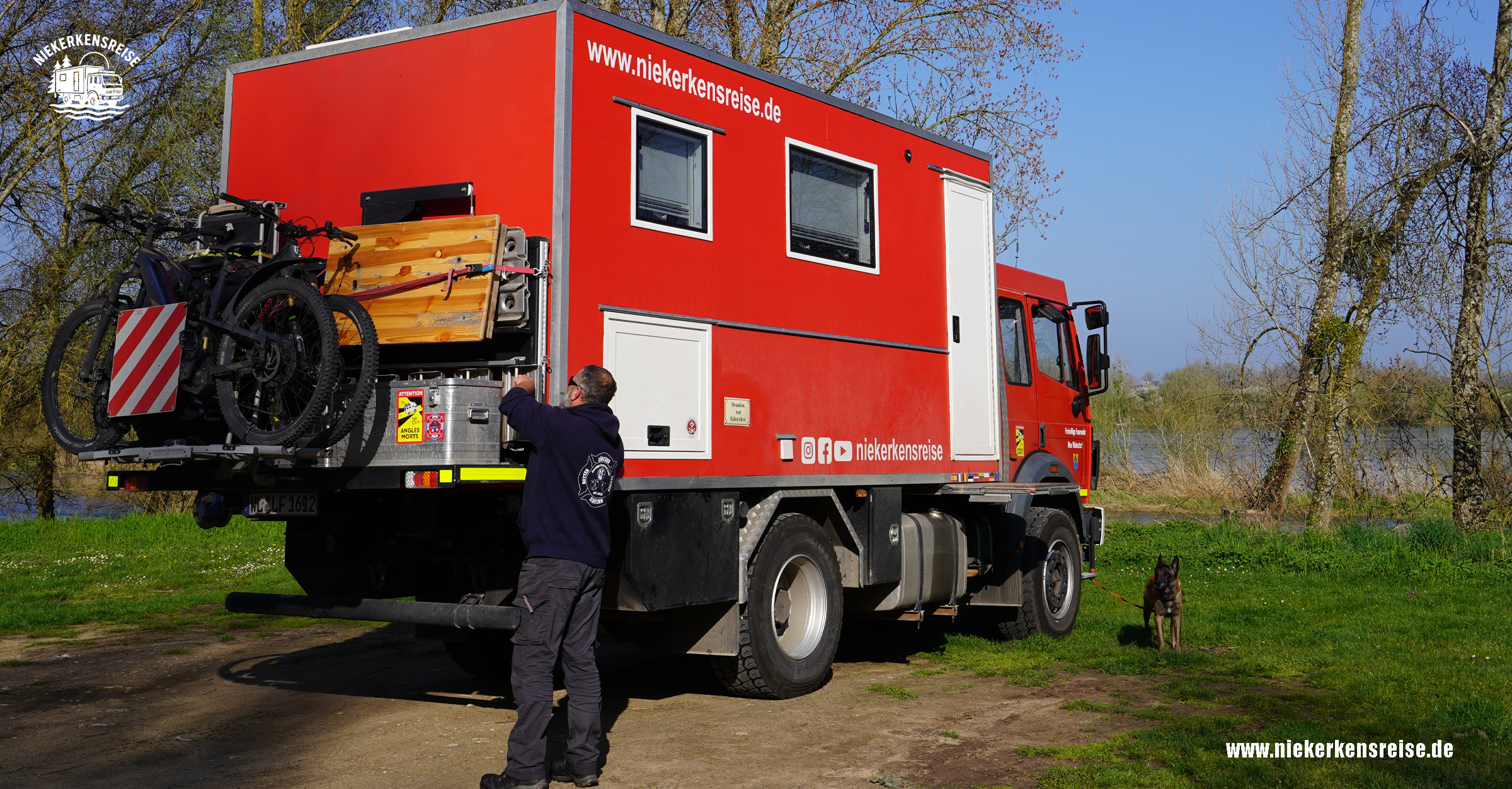 Expeditionsmobil von niekerkensreise am Wohnmobilstellplatz an der Loire in Frankreich