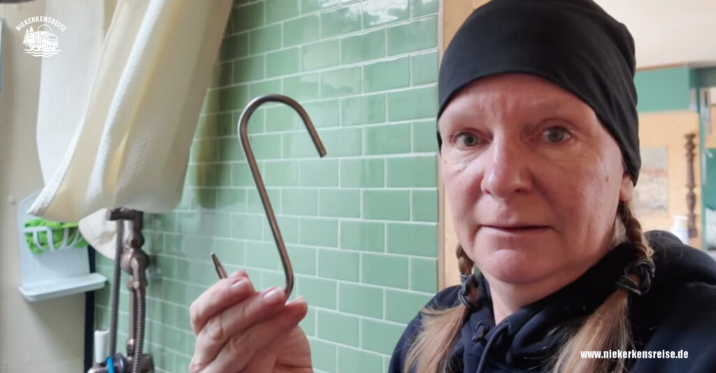 Fleischerhaken im Camper für mehr Ordnung und zusätzlichen Stauraum im Wohnmobil