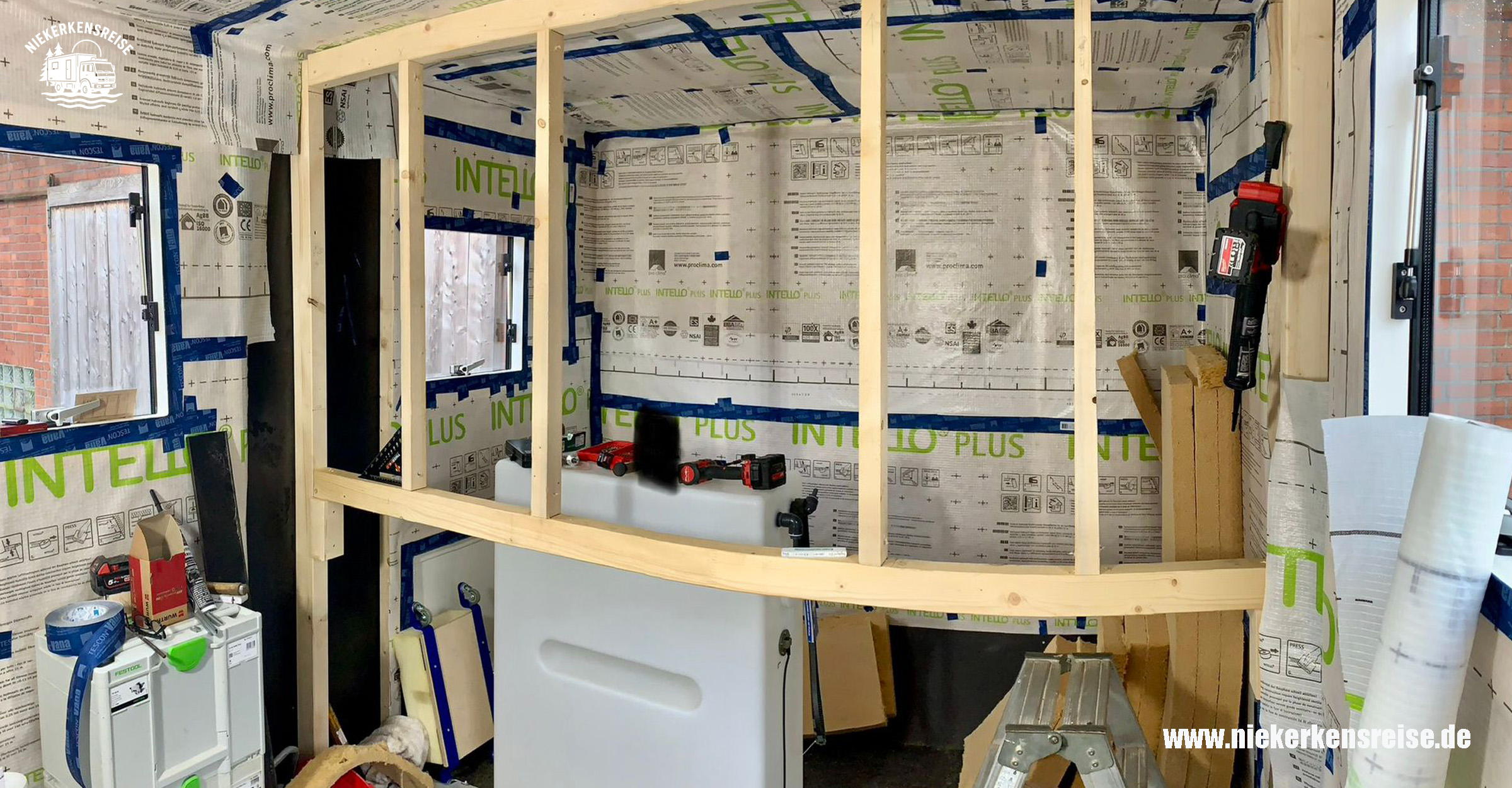 5 Ausbaufehler im Wohnmobil Wohnkabine eines DIY Wohnmobils von Niekerkensreise in der Ausbauphase