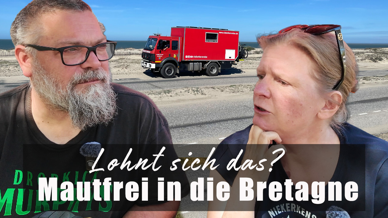 Anja und Lars von Niekerkensreise vor ihrem roten 12-Tonnen-Wohnmobil in Frankreich – lohnt sich die mautfreie Route in die Bretagne?